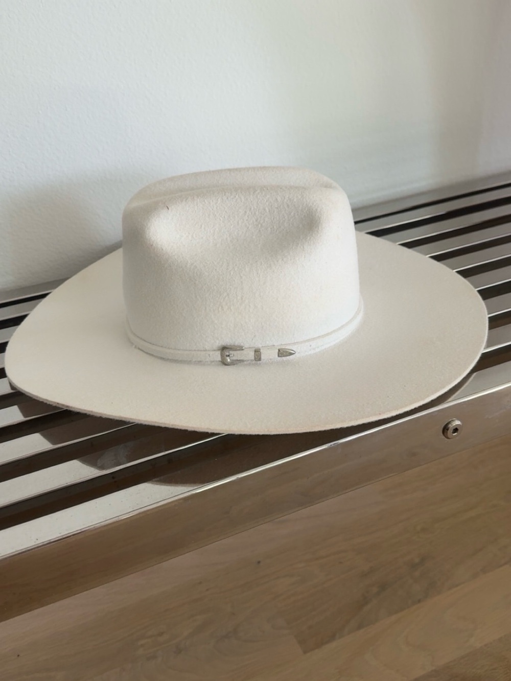 Schneiders Wide Brim Cream Felt Hat Size 7